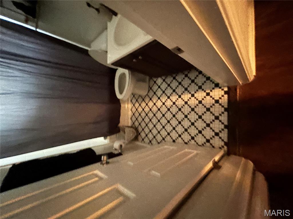 385 Kingston Drive St. Louis, MO 63125 - Photo 25 of 36