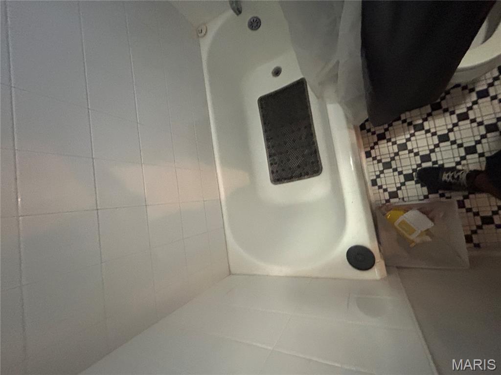 385 Kingston Drive St. Louis, MO 63125 - Photo 29 of 36