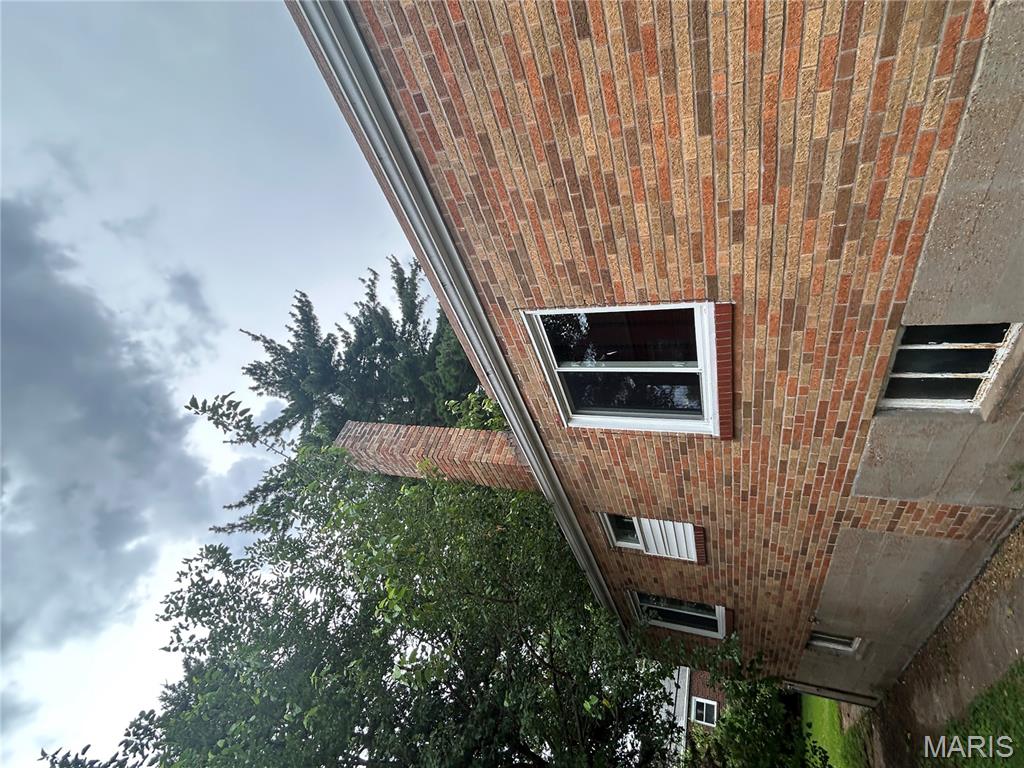 385 Kingston Drive St. Louis, MO 63125 - Photo 3 of 36