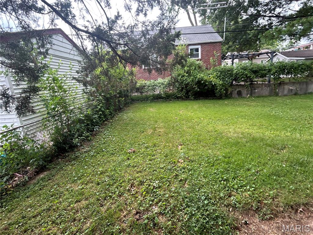 385 Kingston Drive St. Louis, MO 63125 - Photo 5 of 36