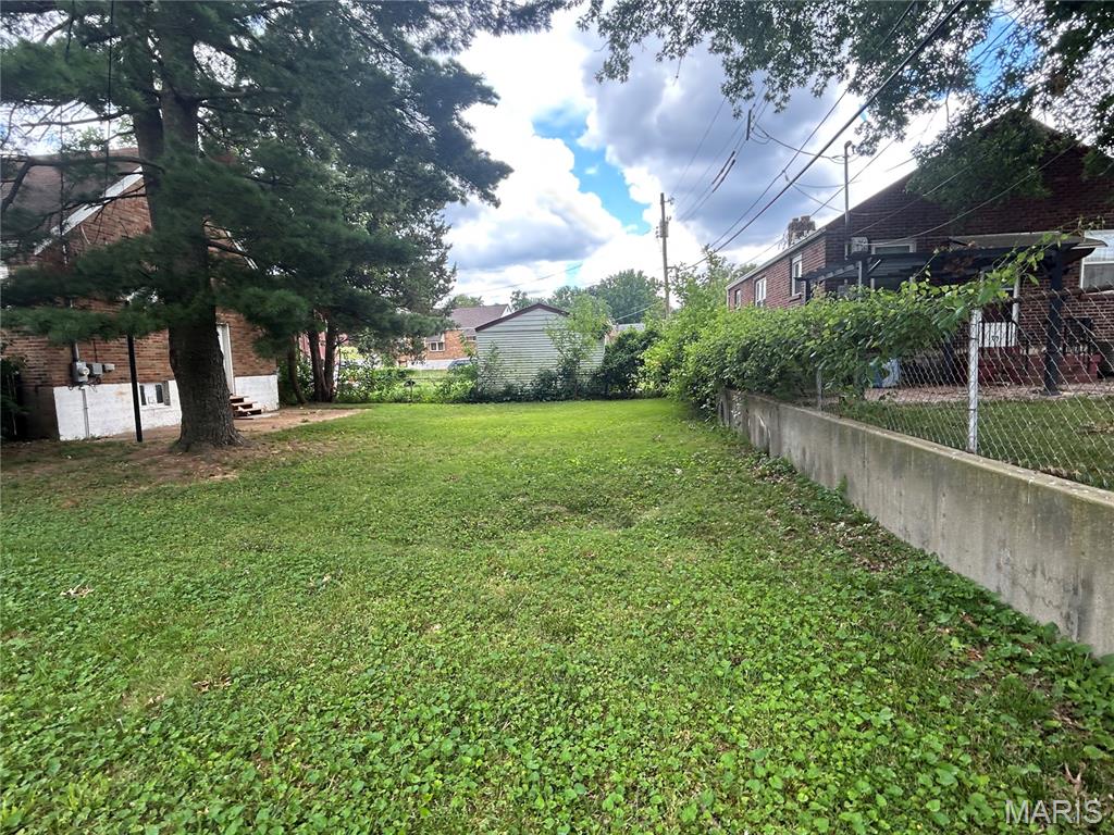 385 Kingston Drive St. Louis, MO 63125 - Photo 10 of 36