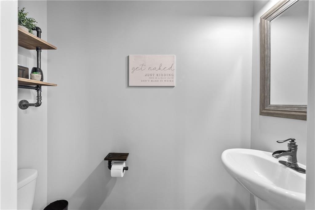 34 Truman Circle McKees Rocks, PA 15136 - Photo 20 of 48 Main level Powder room