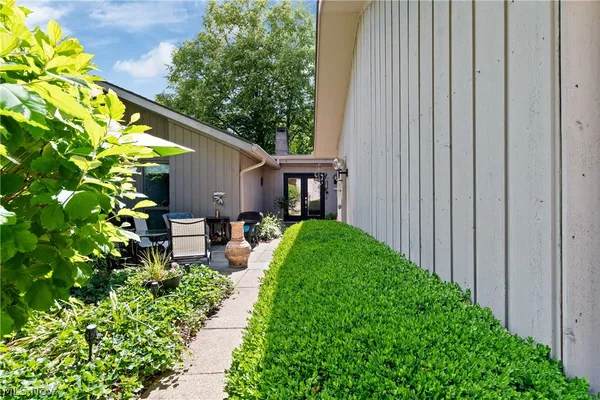 $375,000 | 731 Creekside Drive, Unit 38, Aurora, OH 44202