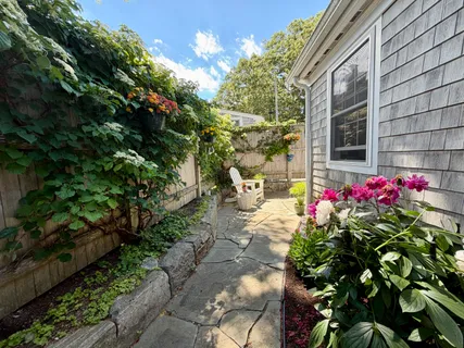 $924,900 | 6 Pleasant Avenue, Harwich Port, MA 02646