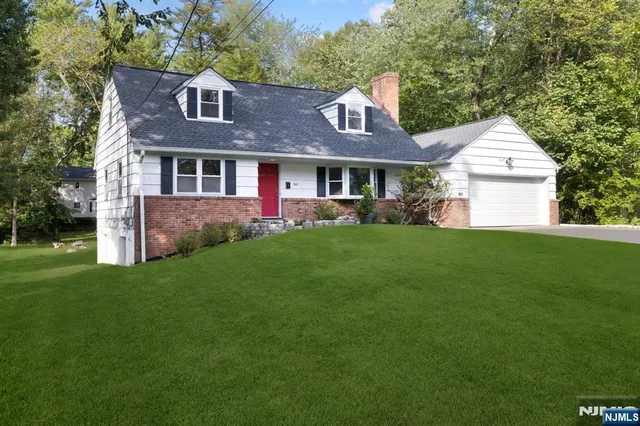 $5,000 | 947 East Glen Avenue, Ridgewood, NJ 07450