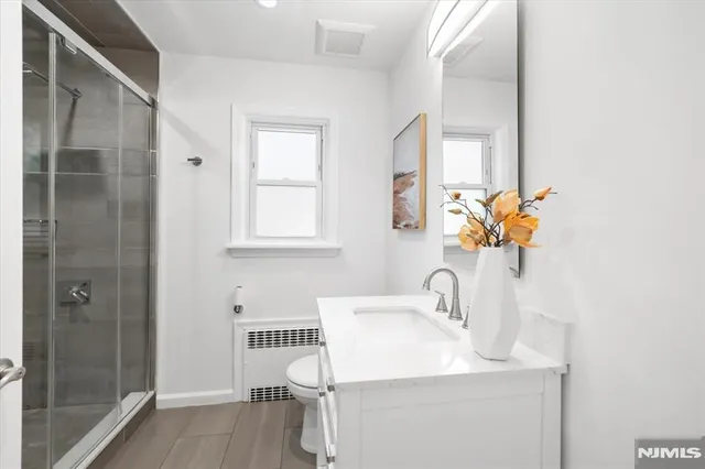 $5,000 | 947 East Glen Avenue, Ridgewood, NJ 07450