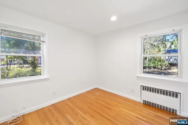 $5,000 | 947 East Glen Avenue, Ridgewood, NJ 07450