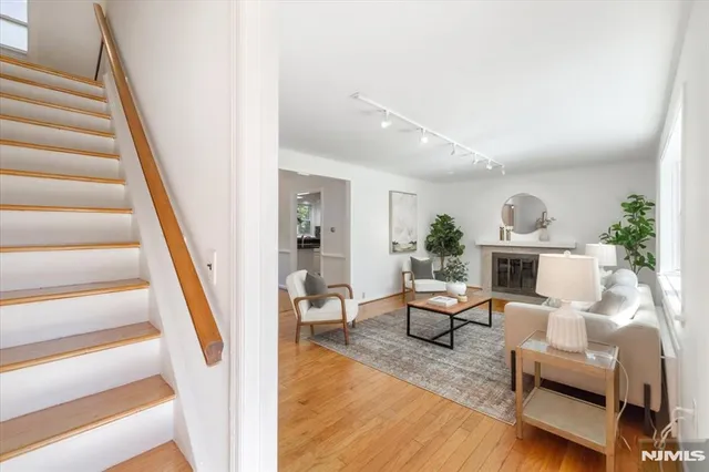 $5,000 | 947 East Glen Avenue, Ridgewood, NJ 07450