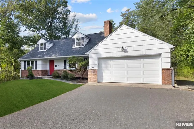 $5,000 | 947 East Glen Avenue, Ridgewood, NJ 07450