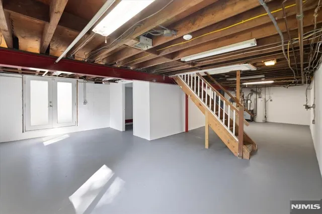 $5,000 | 947 East Glen Avenue, Ridgewood, NJ 07450