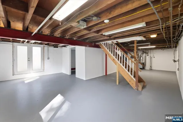 $5,000 | 947 East Glen Avenue, Ridgewood, NJ 07450