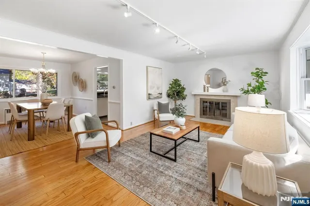 $5,000 | 947 East Glen Avenue, Ridgewood, NJ 07450