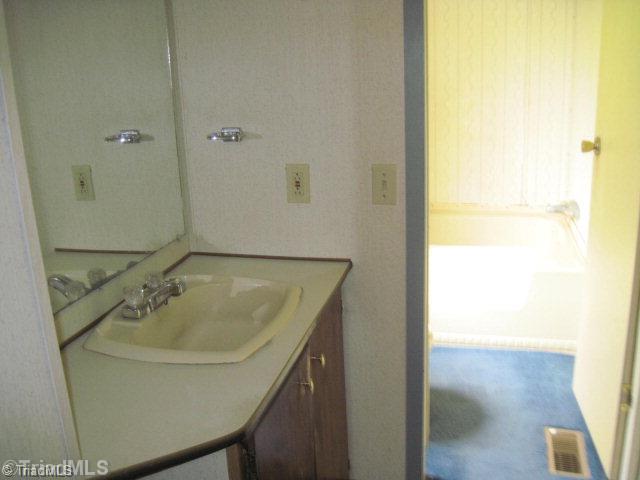 295 Dairy Road Reidsville, NC 27320 - Photo 7 of 10 Bath.