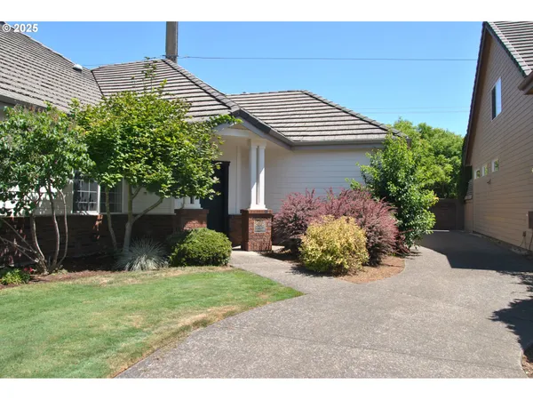 $725,500 | 2063 Lake Wind Drive, Eugene, OR 97408