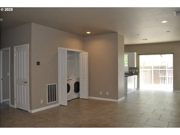 $725,500 | 2063 Lake Wind Drive, Eugene, OR 97408