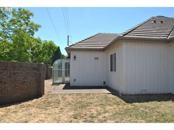 $725,500 | 2063 Lake Wind Drive, Eugene, OR 97408