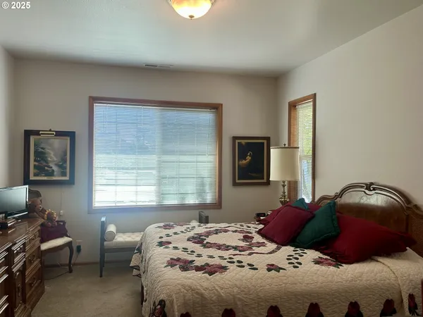 $725,500 | 2063 Lake Wind Drive, Eugene, OR 97408