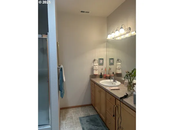 $725,500 | 2063 Lake Wind Drive, Eugene, OR 97408