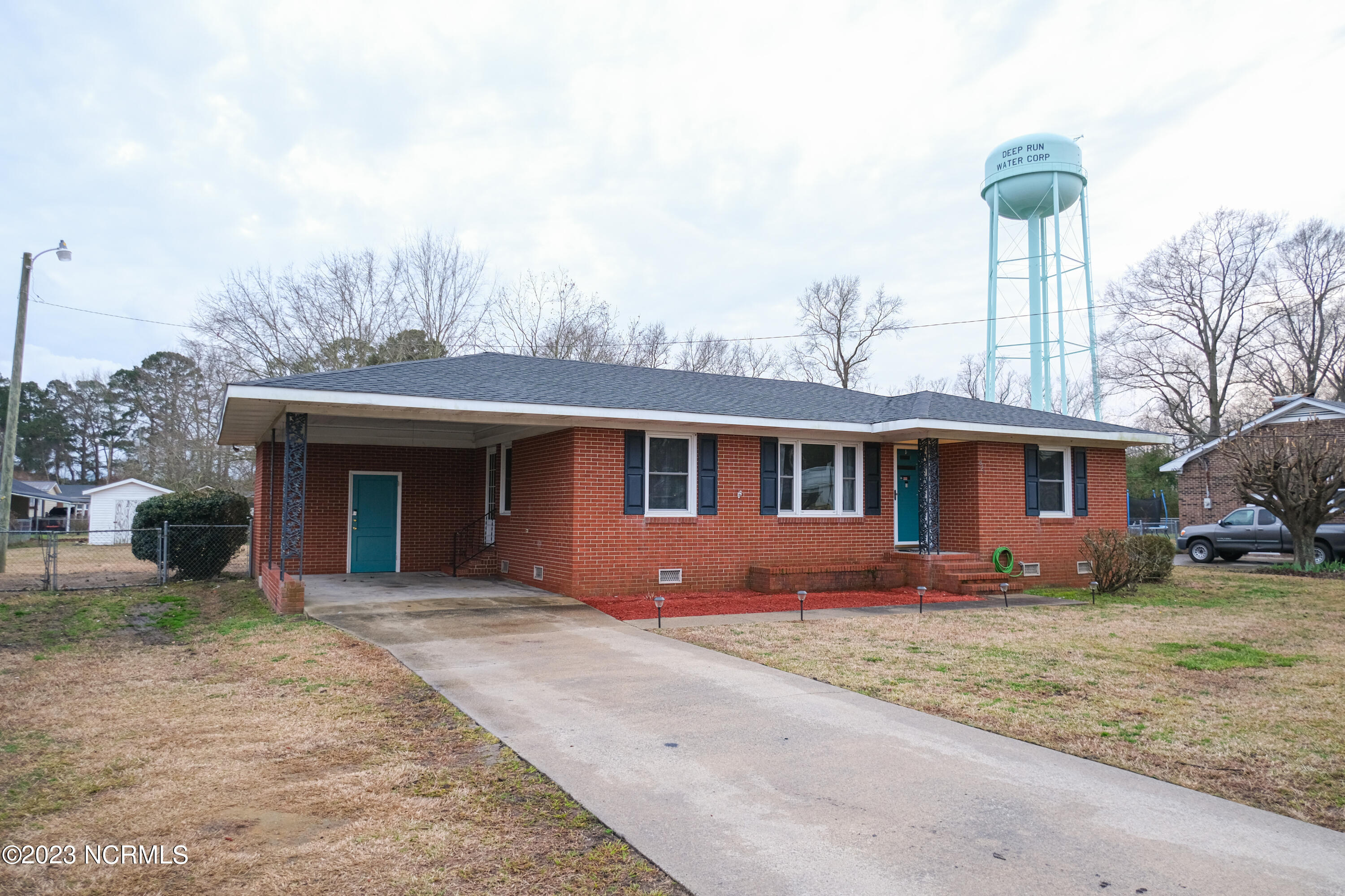 833 Tyree Road Kinston, NC 28504 - Photo 1 of 37 Front