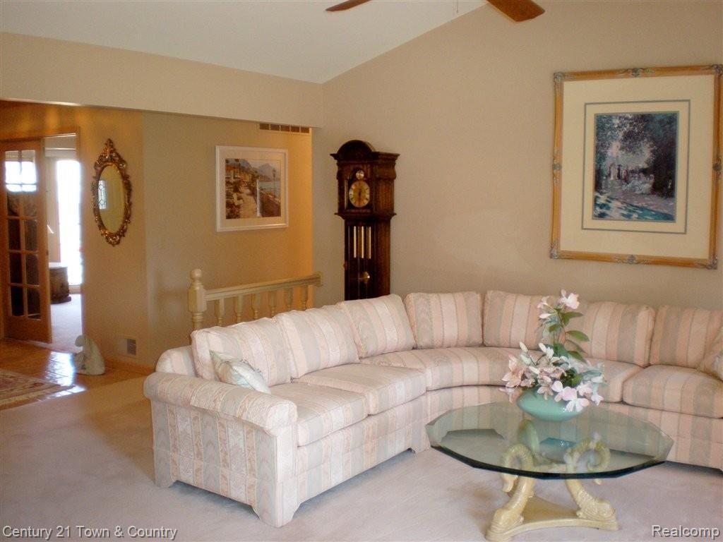 409 Drexelgate Parkway Rochester, MI 48307 - Photo 2 of 24 M.jpg
