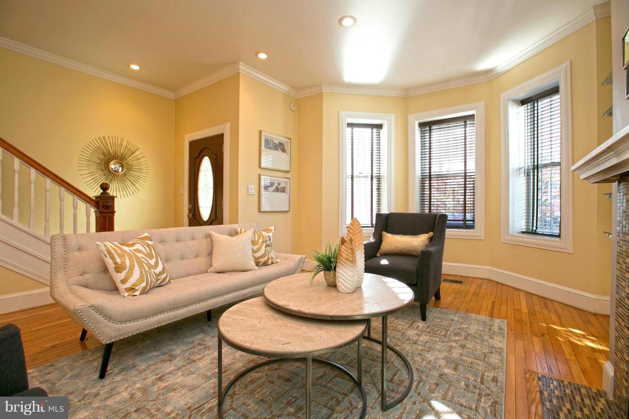 77 R Street Northwest Washington, DC 20001 - Photo 4 of 24 Beautiful Bay Windows