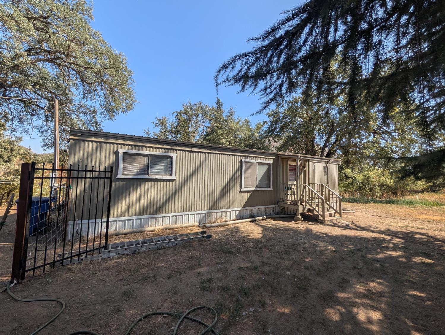 36197 Mistletoe Road Squaw Valley, CA 93675 - Photo 3 of 14 Gallery Image 3