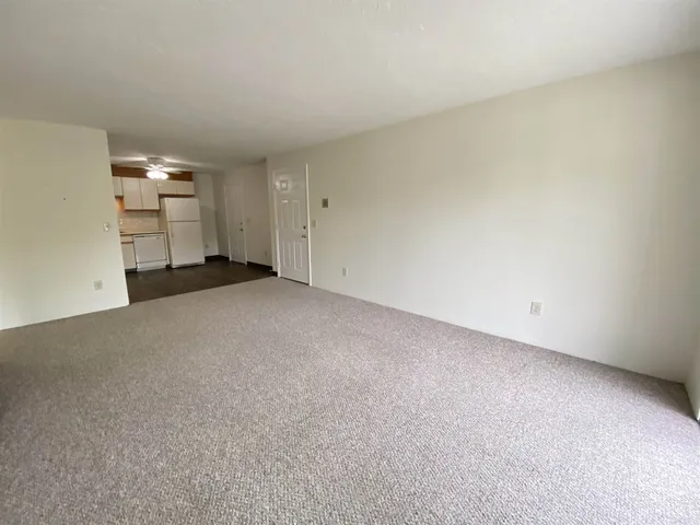 $1,899 | 377 Huse Road, Unit 37, Manchester, NH 03103