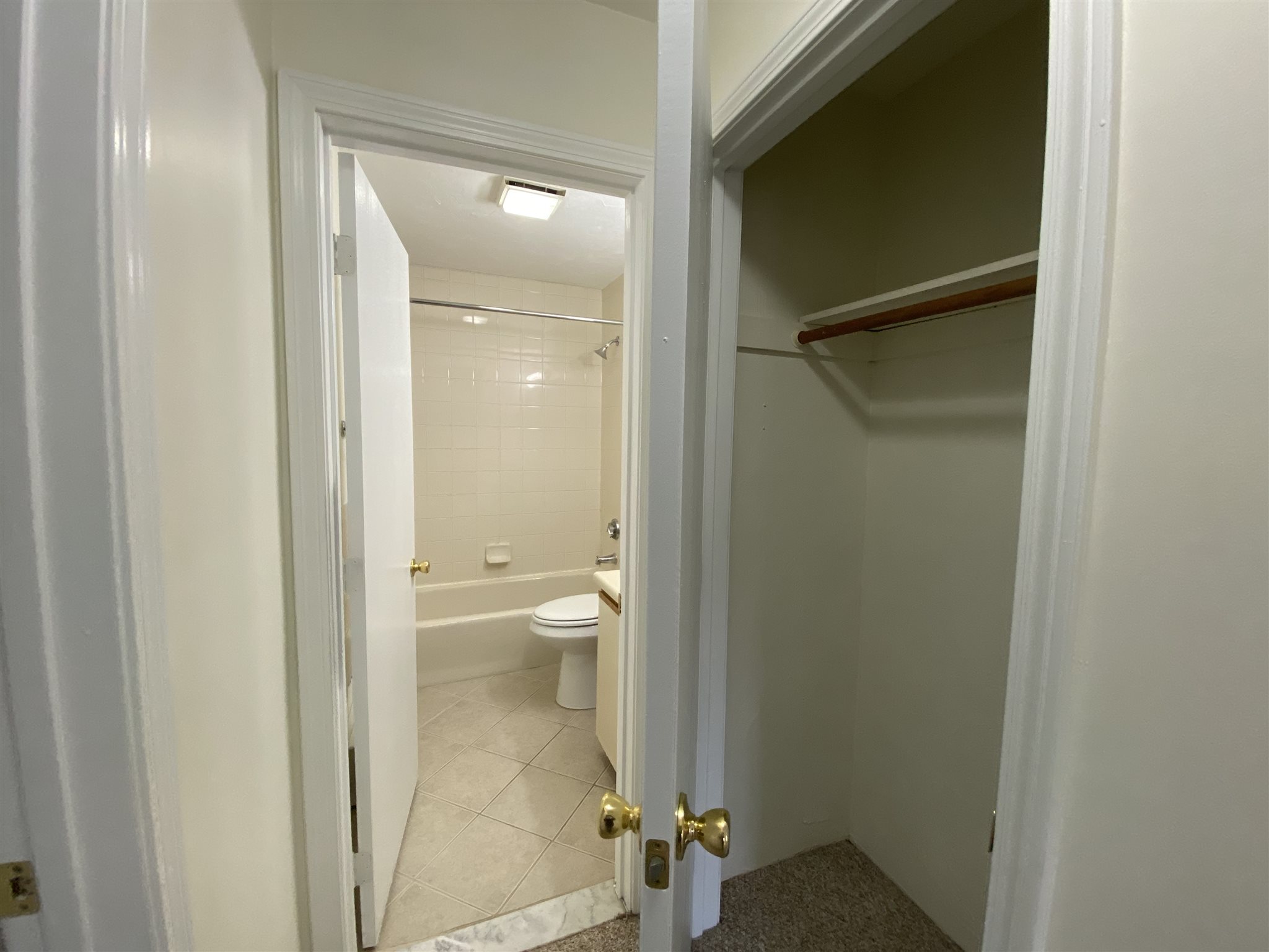 377 Huse Road, Unit 37 Manchester, NH 03103 - Photo 15 of 37