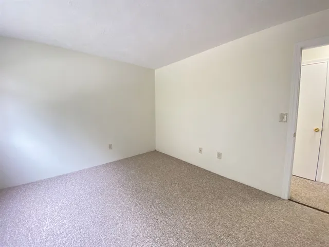 $1,899 | 377 Huse Road, Unit 37, Manchester, NH 03103