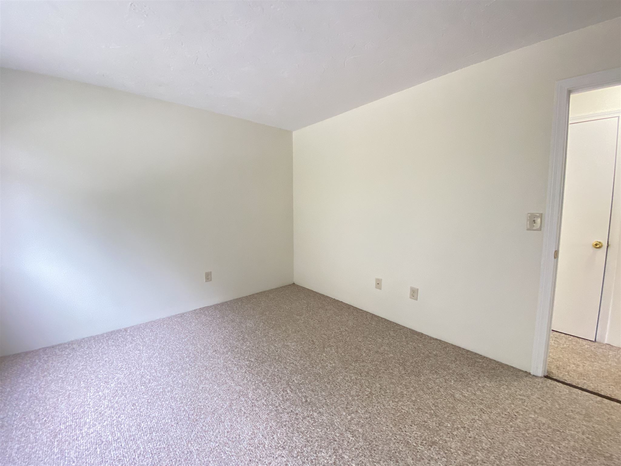 377 Huse Road, Unit 37 Manchester, NH 03103 - Photo 19 of 37