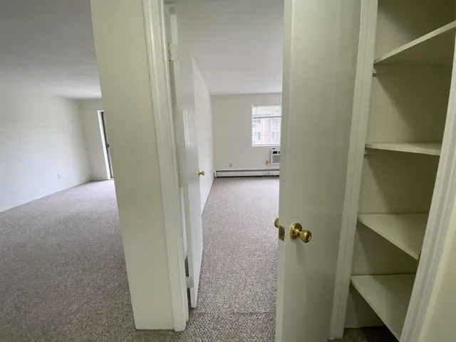 $1,899 | 377 Huse Road, Unit 37, Manchester, NH 03103