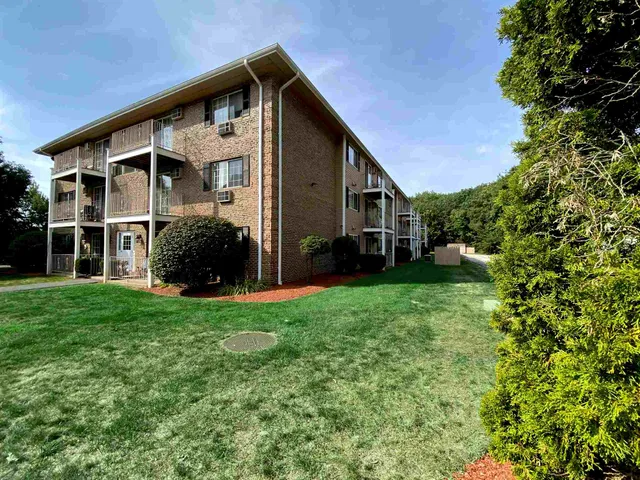 $1,899 | 377 Huse Road, Unit 37, Manchester, NH 03103