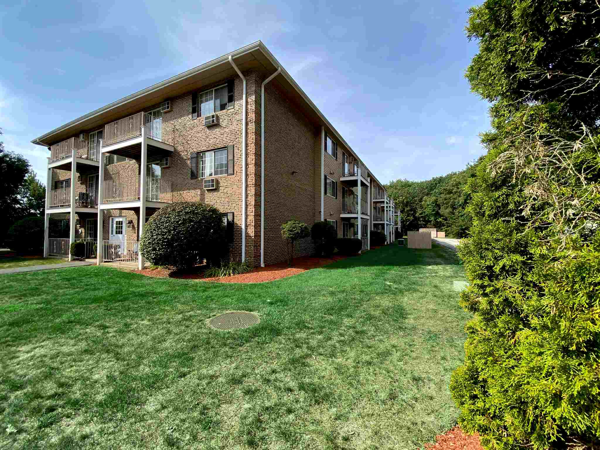 377 Huse Road, Unit 37 Manchester, NH 03103 - Photo 36 of 37