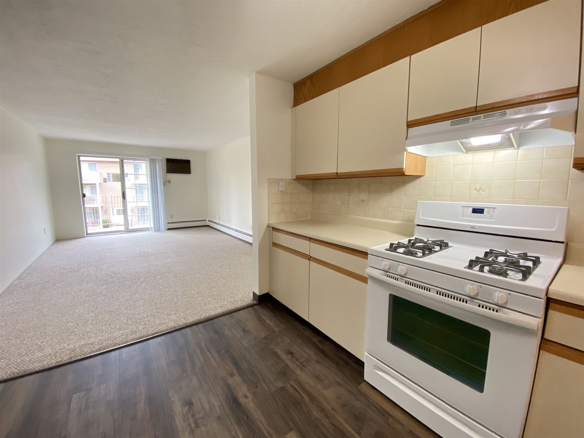 377 Huse Road, Unit 37 Manchester, NH 03103 - Photo 4 of 37