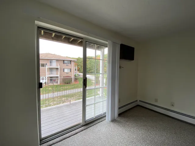 $1,899 | 377 Huse Road, Unit 37, Manchester, NH 03103