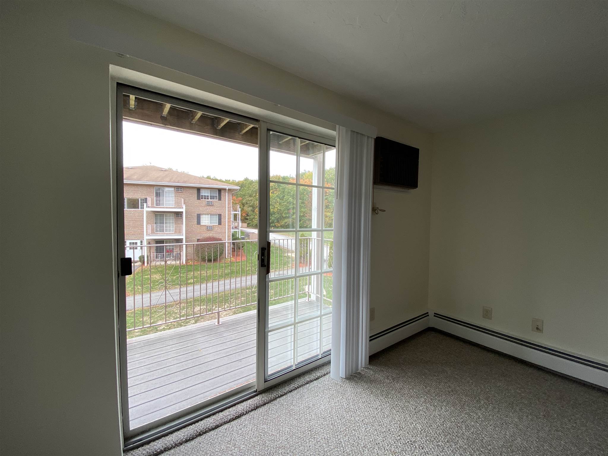 377 Huse Road, Unit 37 Manchester, NH 03103 - Photo 8 of 37