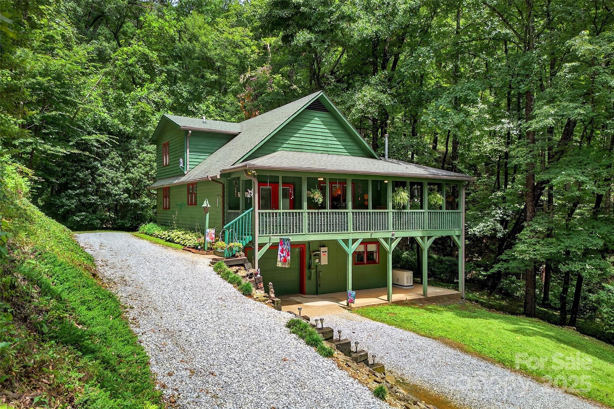 a view of a house with yard and plants