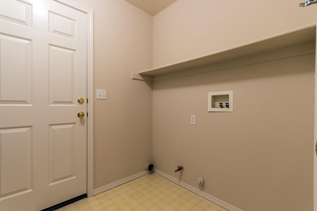 11380 Puffin Way Redding, CA 96003 - Photo 16 of 27 a view of room