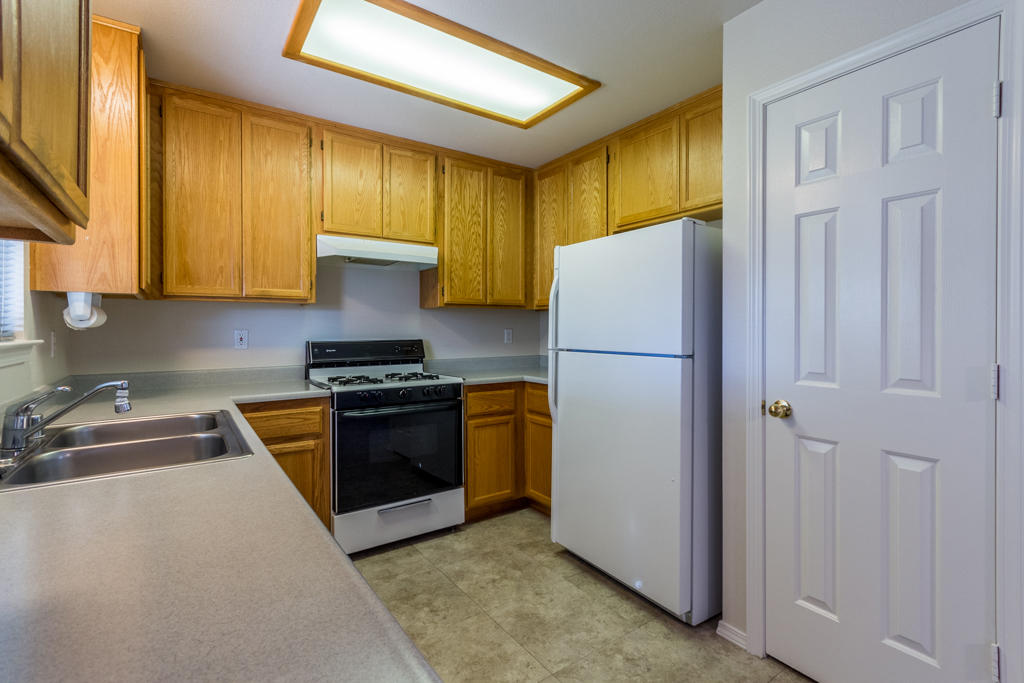 11380 Puffin Way Redding, CA 96003 - Photo 8 of 27 a kitchen with stainless steel appliances granite countertop a refrigerator stove a sink and dishwasher