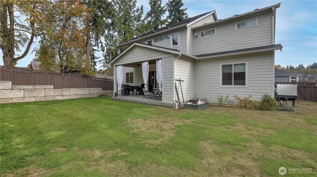 a view of a house with a backyard