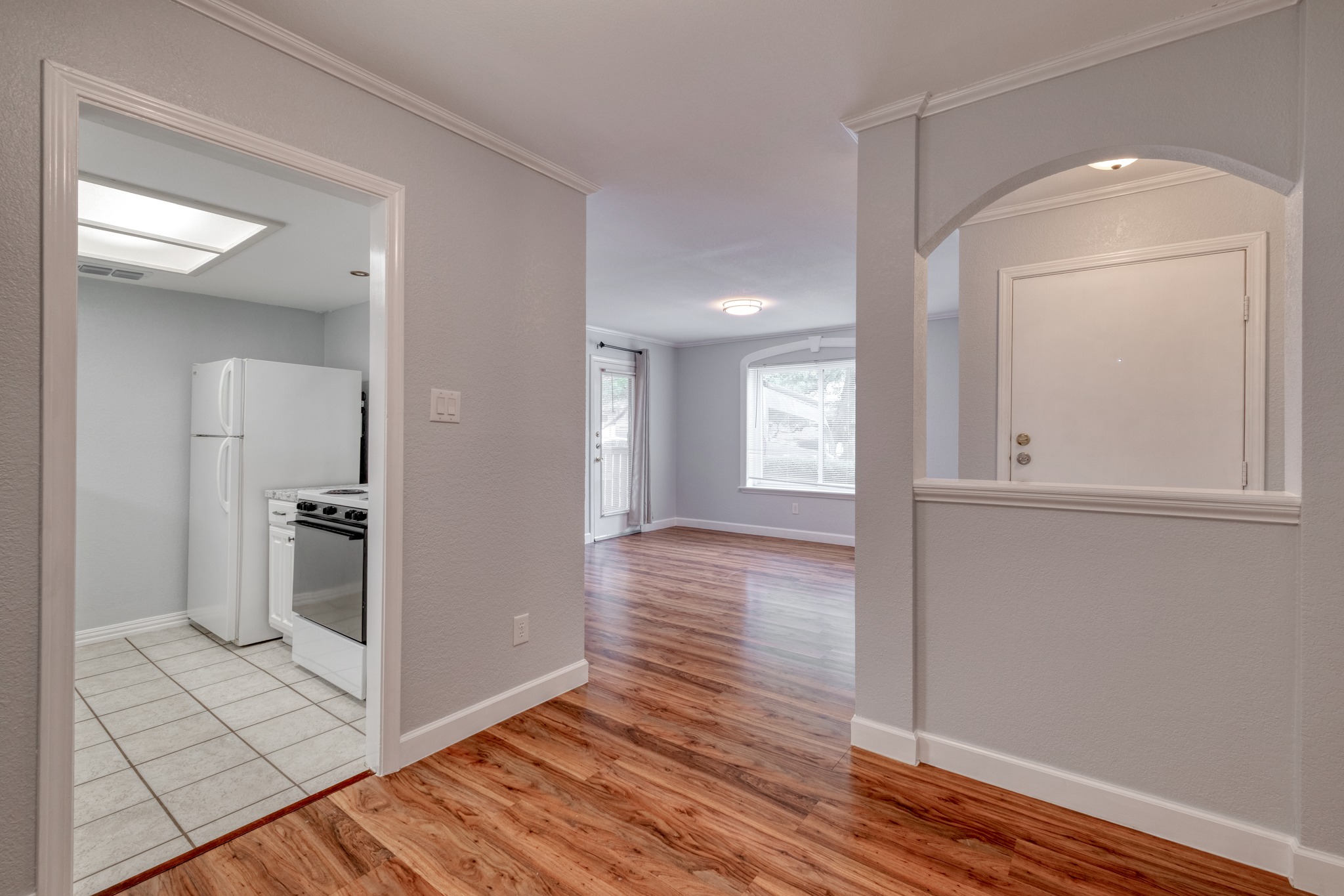 8210 Bent Tree Road, Unit 153 Austin, TX 78759 - Photo 11 of 20 Wood-finish flooring throughout the main living areas, complemented by light gray wall tones and white baseboards