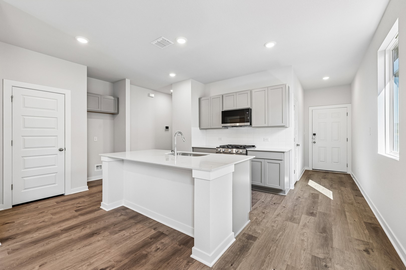 212 Bendecido Loop Elgin, TX 78621 - Photo 8 of 38