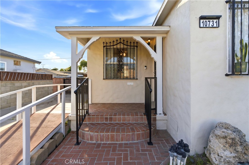 10731 Wright Road South Gate, CA 90280 - Photo 3 of 35