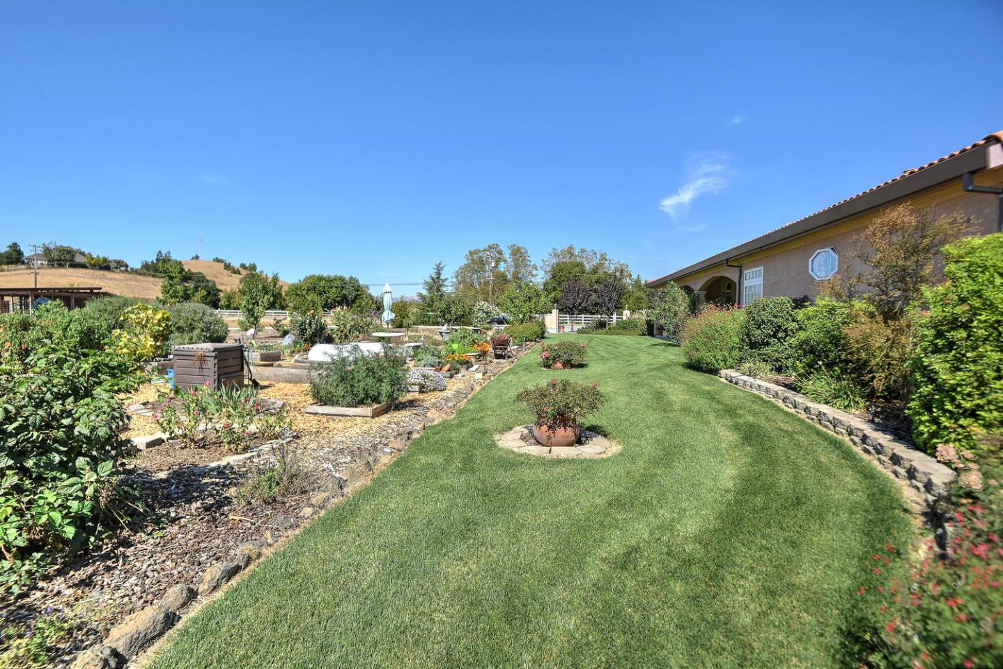 1120 Day Road Gilroy, CA 95020 - Photo 9 of 40