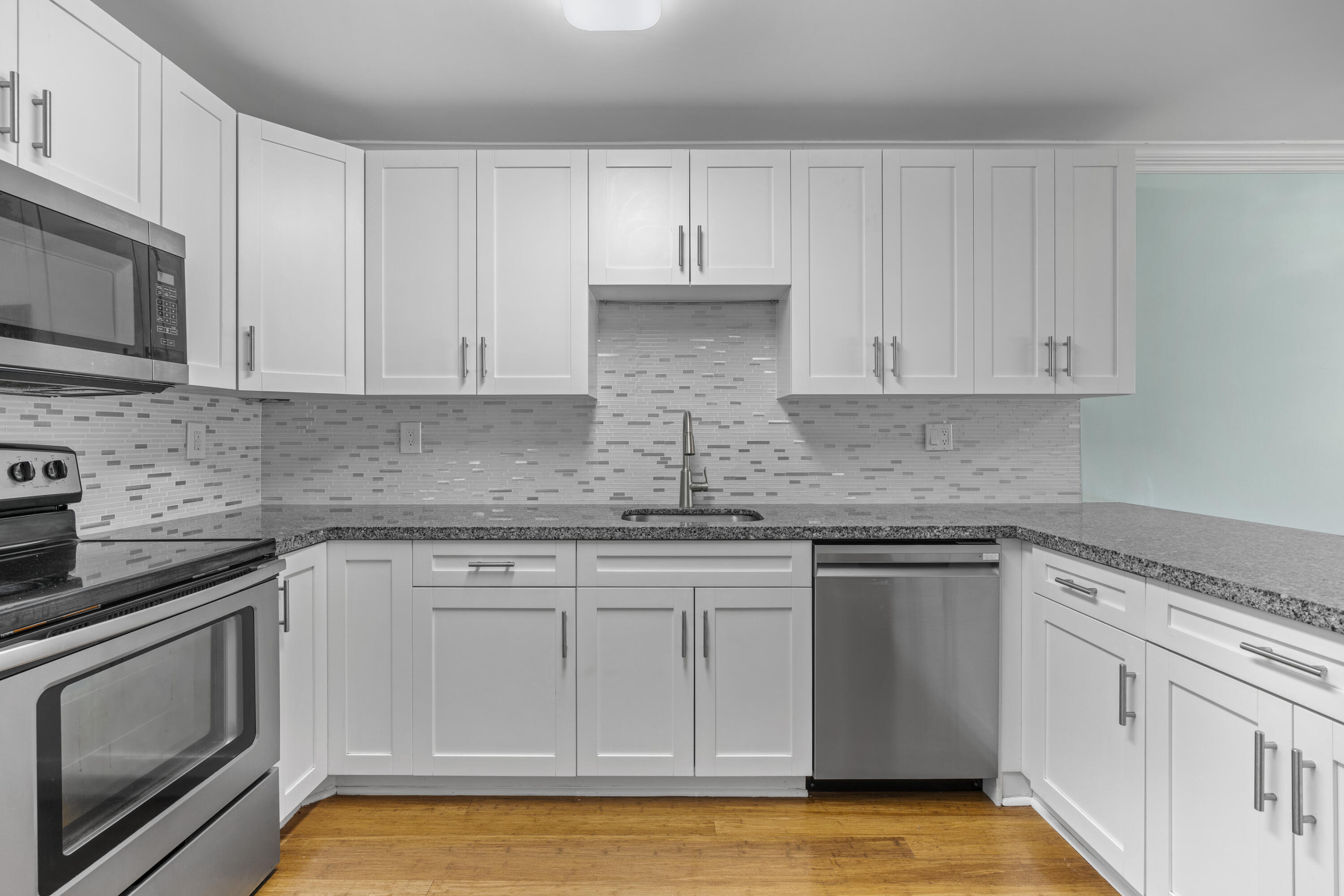 23359 Southwest 55th Way, Unit F Boca Raton, FL 33433 - Photo 9 of 47 Beautiful Backsplash