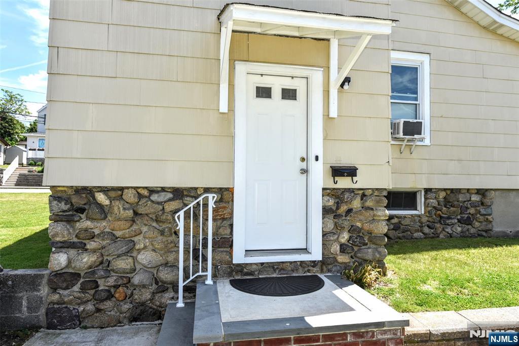 52 Central Avenue Butler, NJ 07405 - Photo 5 of 34