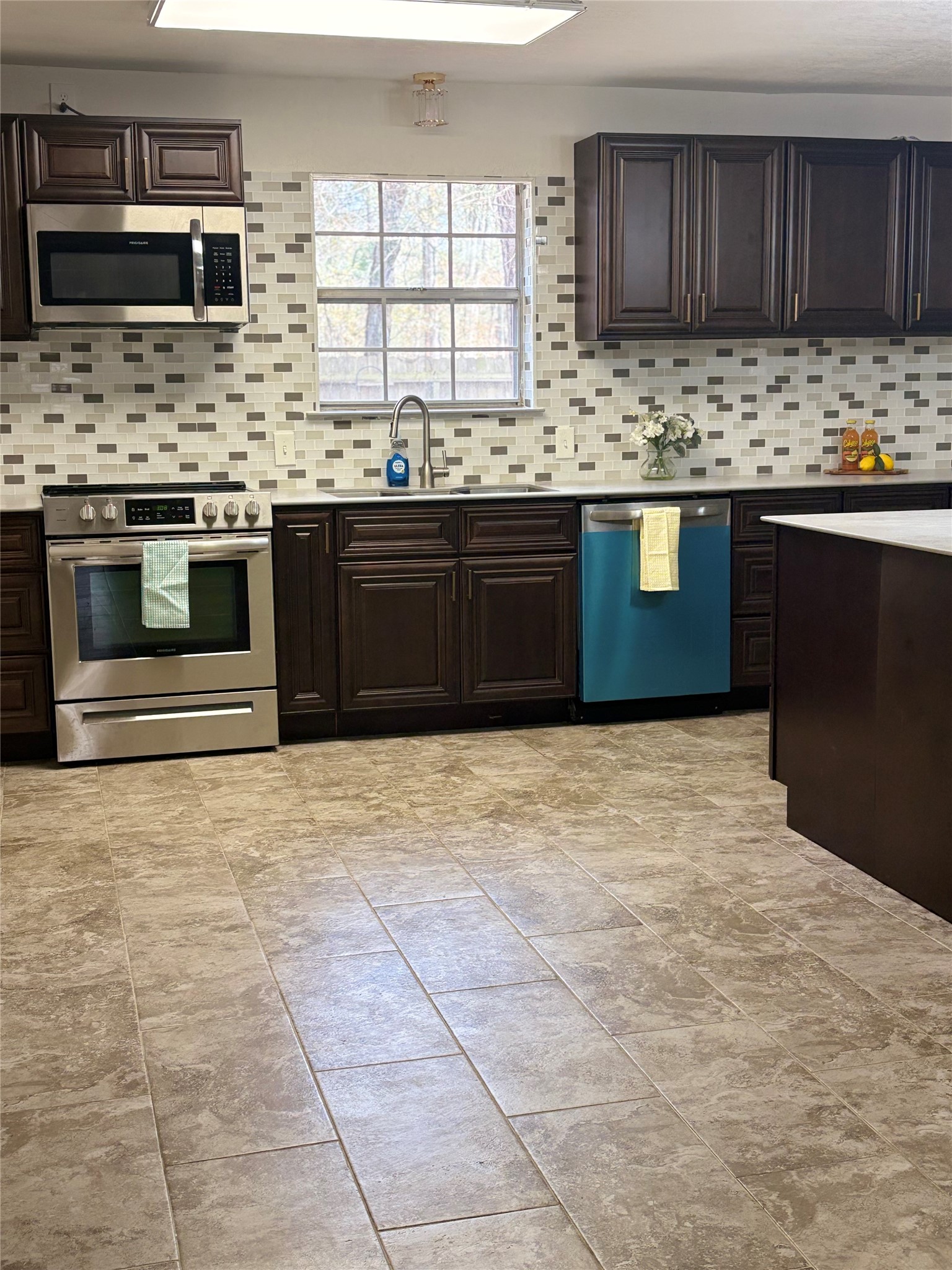 Beautifully remodeled kitchen!!!