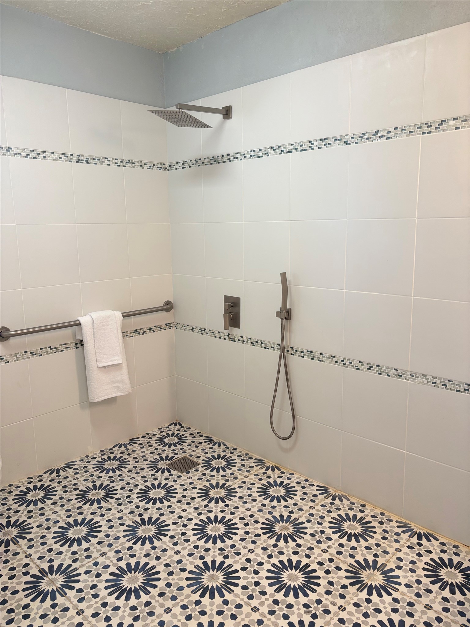 13160 Crystal Trail Conroe, TX 77306 - Photo 8 of 14 Secondary bathroom with open shower