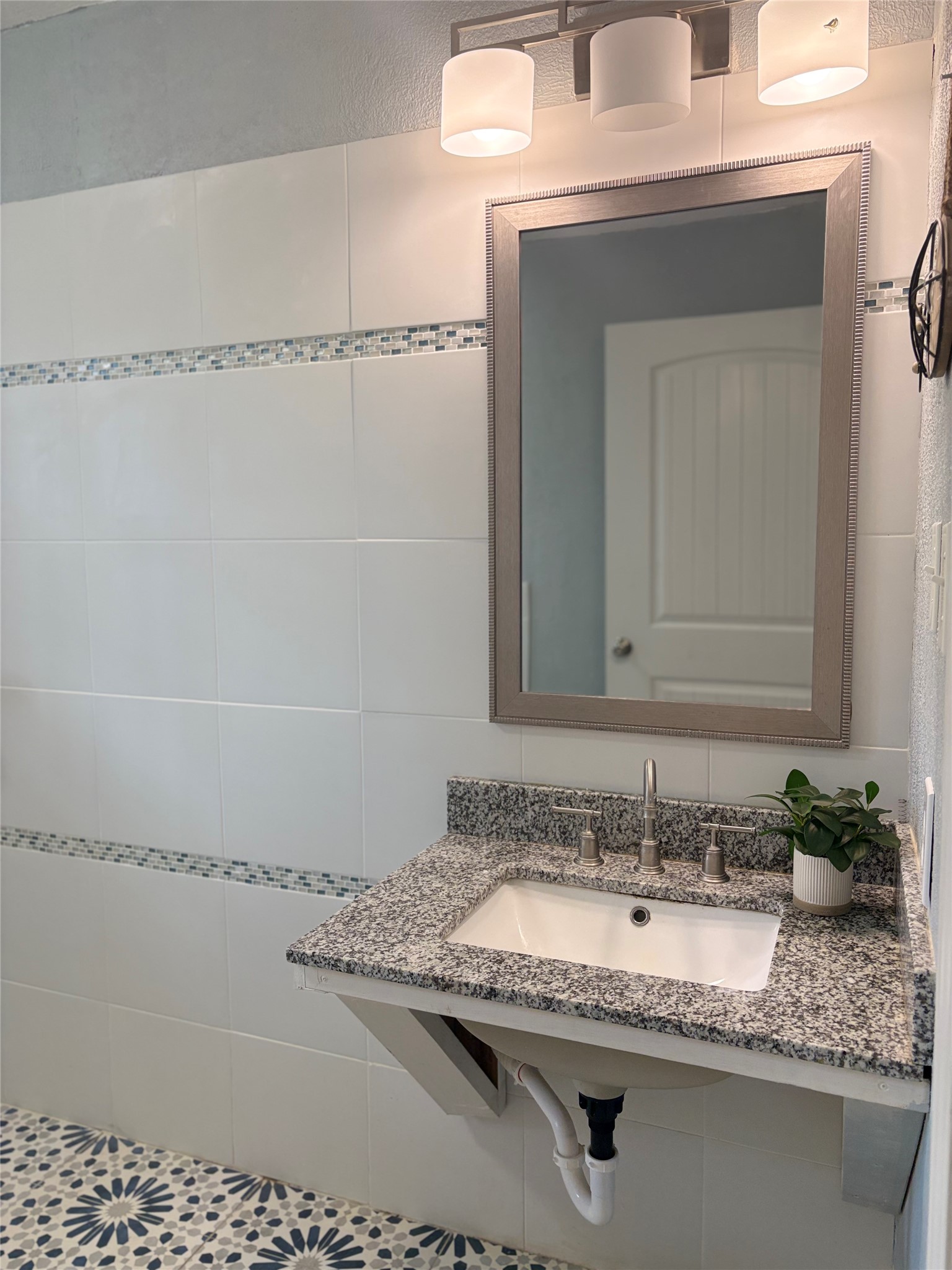 13160 Crystal Trail Conroe, TX 77306 - Photo 9 of 14 Secondary vanity.