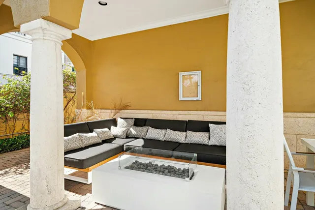 $4,000 | 580 South Sapodilla Avenue, Unit 206, West Palm Beach, FL 33401